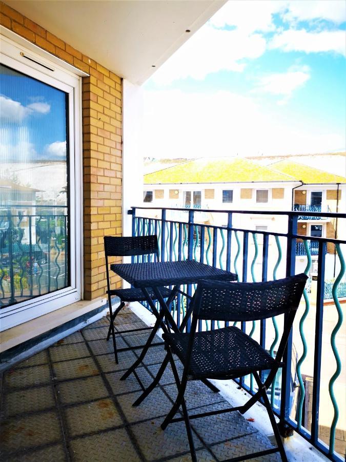 Marina Living With Parking, Balcony, Quiet And Secure Apartment Brighton Exterior photo