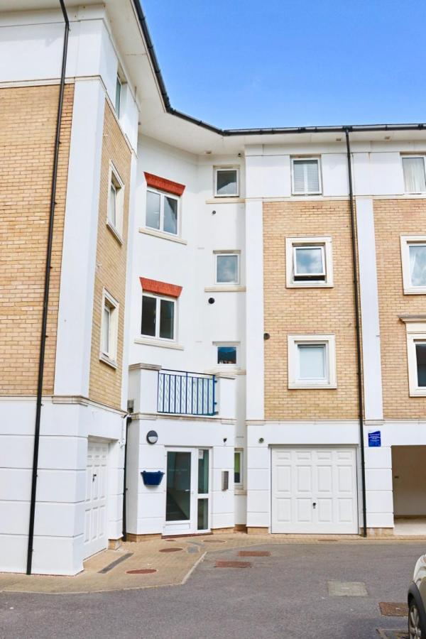 Marina Living With Parking, Balcony, Quiet And Secure Apartment Brighton Exterior photo