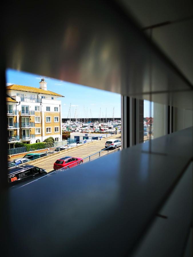 Marina Living With Parking, Balcony, Quiet And Secure Apartment Brighton Exterior photo